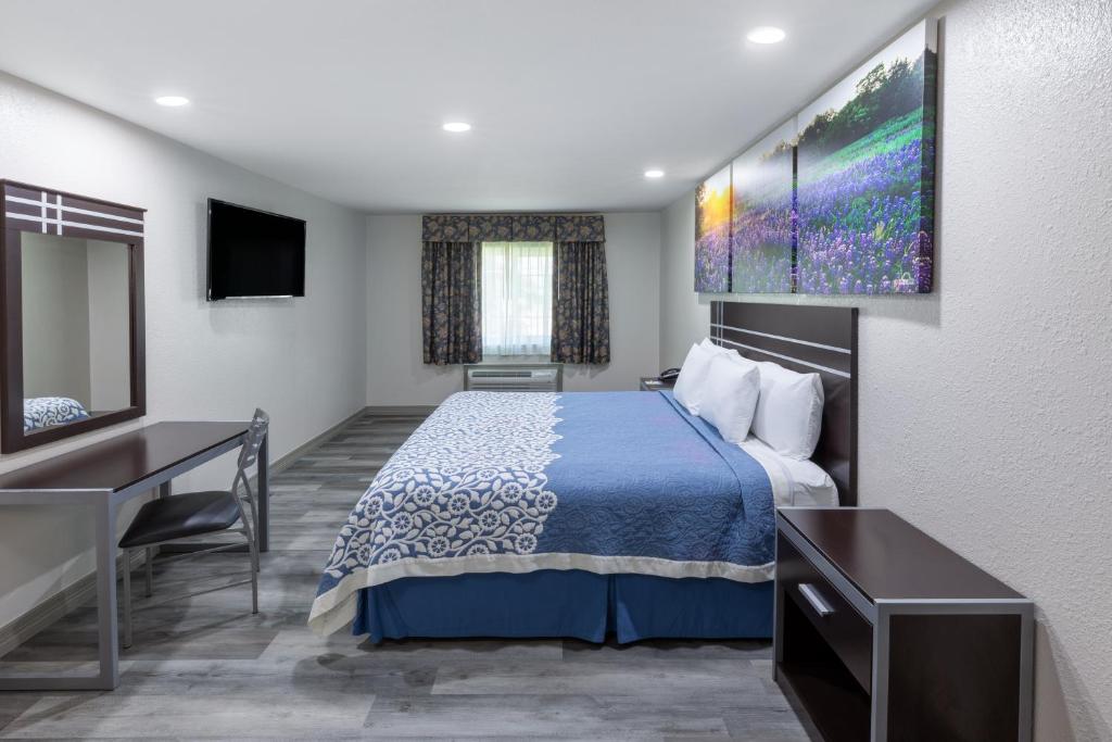 Days Inn by Wyndham Baytown TX - main image