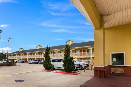 Scottish Inn and Suites Baytown - image 8