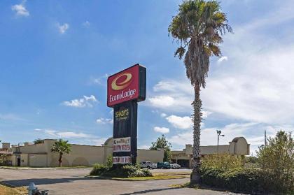 Econo Lodge Baytown - image 10