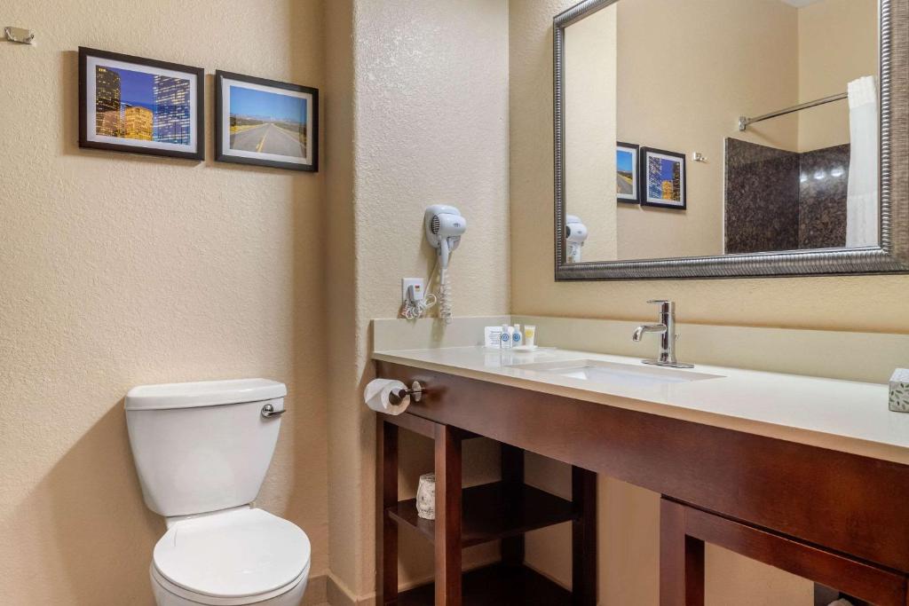 Comfort Suites Baytown I – 10 - image 2