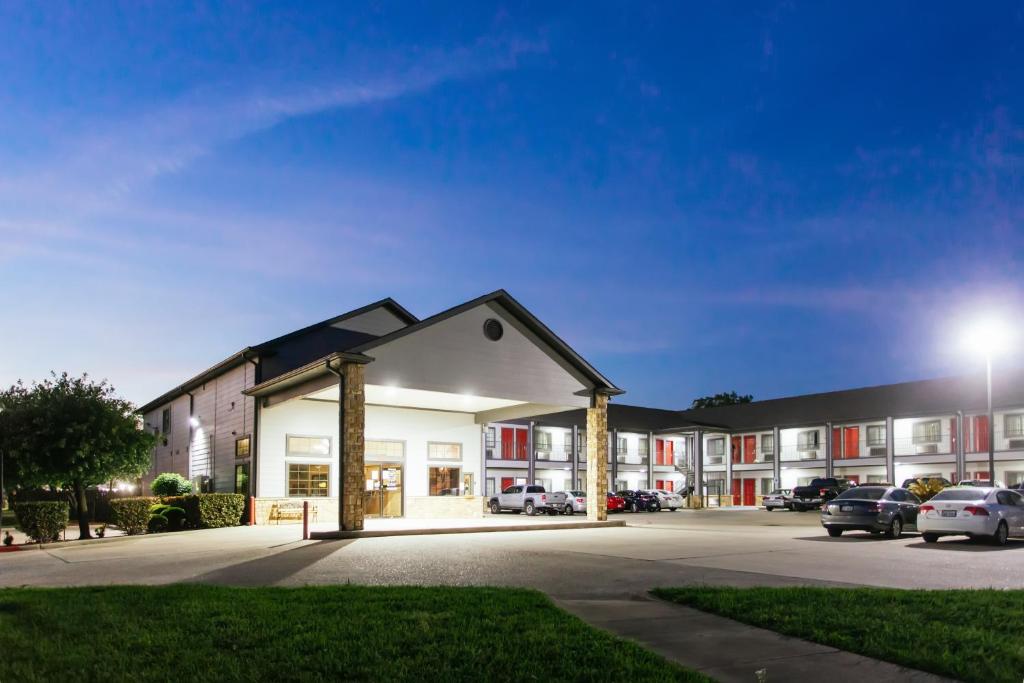 Palace Inn and Suites Baytown - main image