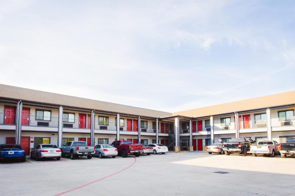 Palace Inn and Suites Baytown - image 2