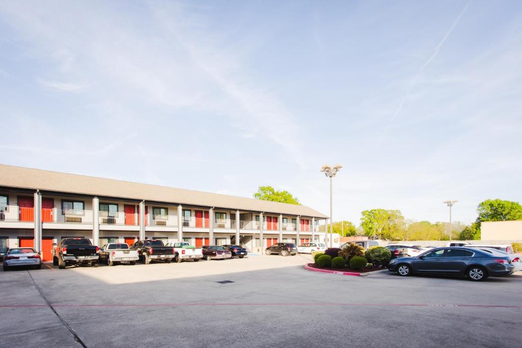 Palace Inn and Suites Baytown - image 5