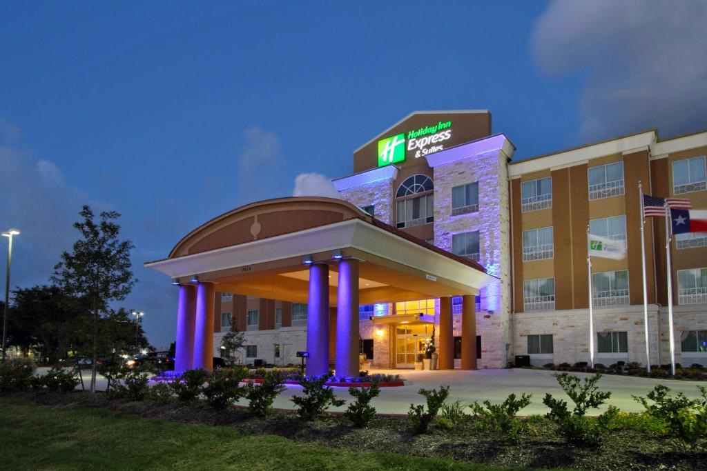 Holiday Inn Express & Suites Houston East - Baytown an IHG Hotel - main image