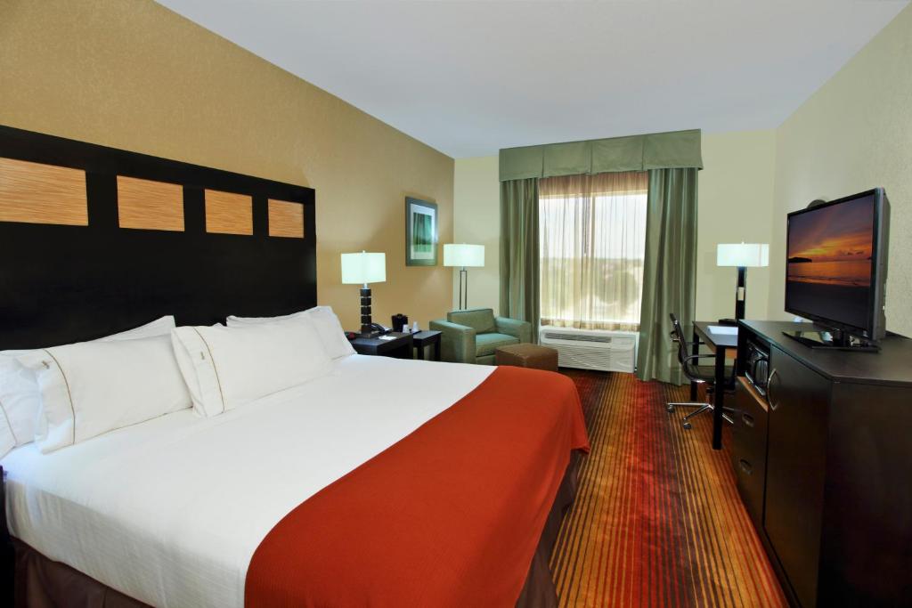 Holiday Inn Express & Suites Houston East - Baytown an IHG Hotel - image 6