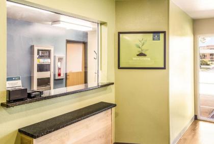 WoodSpring Suites Houston Baytown - image 13