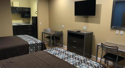 Deluxe Inn & Suites - Baytown - image 12