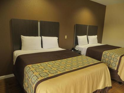 Scottish Inn & Suites Baytown - image 8