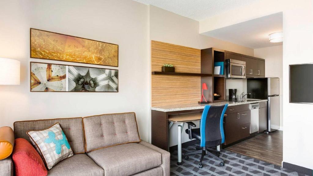 TownePlace Suites by Marriott Houston Baytown - image 4