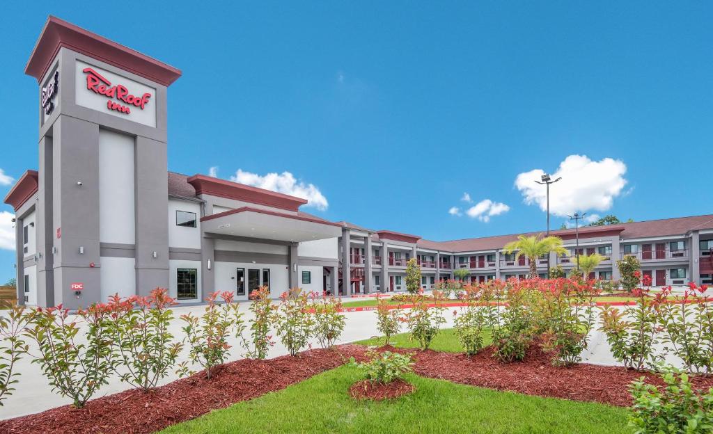 Red Roof Inn Baytown - image 2