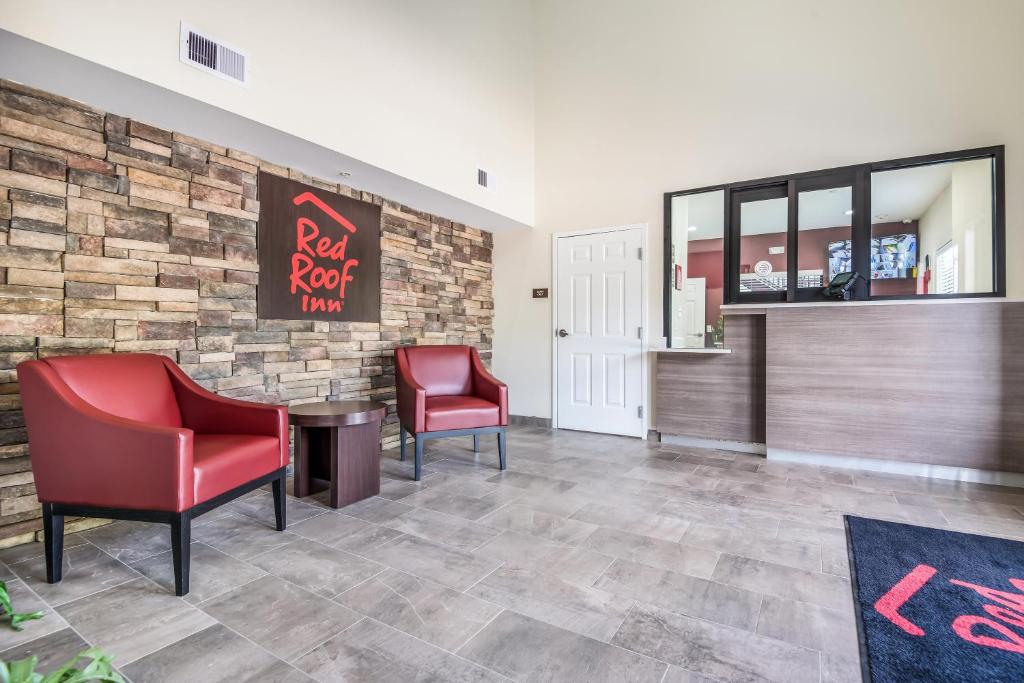 Red Roof Inn Baytown - image 5