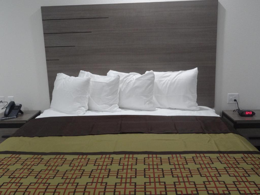 SureStay Hotel by Best Western Baytown - image 6