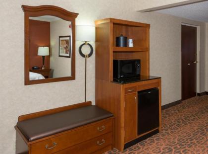 Hampton Inn & Suites Cleveland-Beachwood - image 19