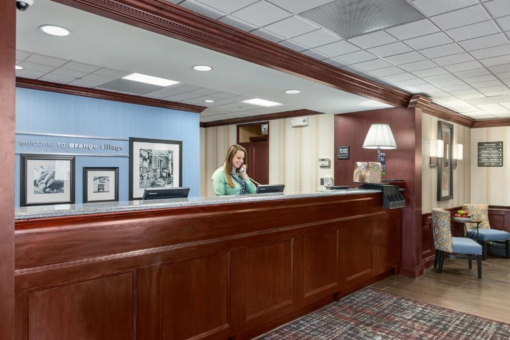 Hampton Inn & Suites Cleveland-Beachwood - image 4