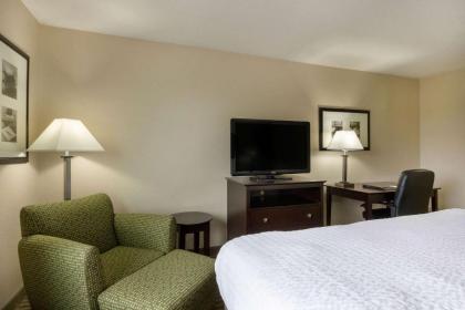 Clarion Hotel Beachwood-Cleveland - image 2