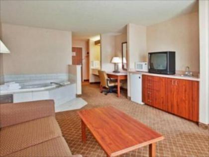 Holiday Inn Express Hotel & Suites Beatrice - image 17