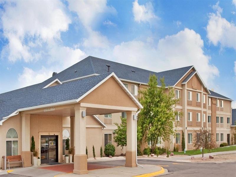 Holiday Inn Express Hotel & Suites Beatrice - image 2