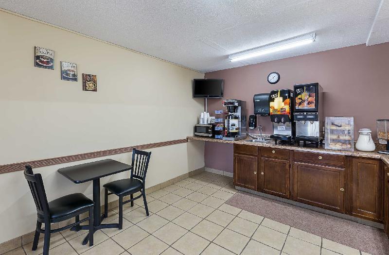 Americas Best Value Inn Beatrice - image 5