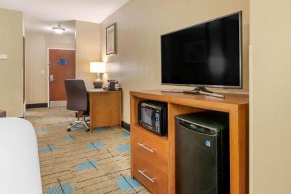 Comfort Suites near MCAS Beaufort - image 18