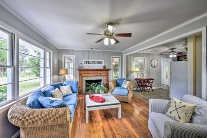 Beaufort Home with Porch 4 Mi from Downtown! - image 8