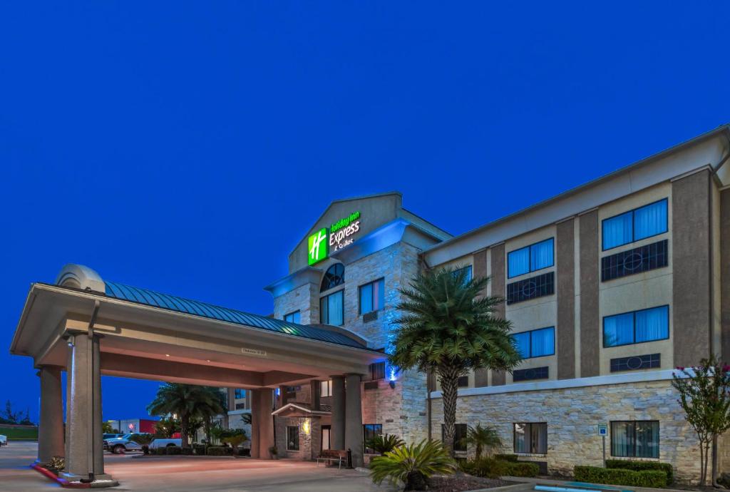 Holiday Inn Express Hotel & Suites Beaumont Northwest an IHG Hotel - image 5