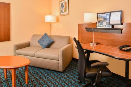 Fairfield Inn & Suites Beaumont - image 8