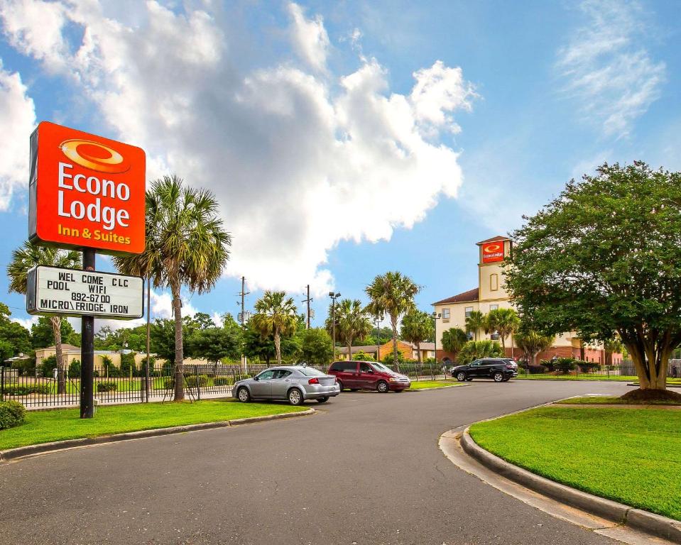 Econo Lodge Inn & Suites Beaumont - main image