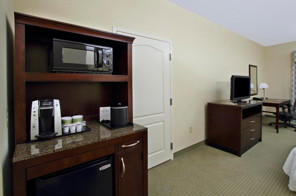 Hilton Garden Inn Beaumont - image 7