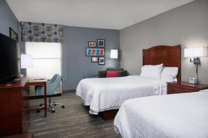 Hampton Inn Beaumont - image 1