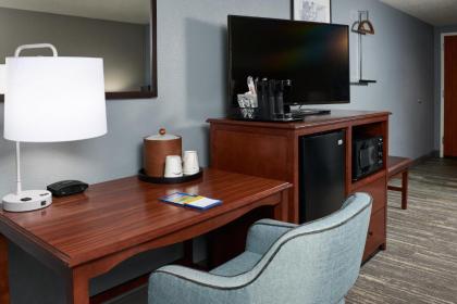 Hampton Inn Beaumont - image 13