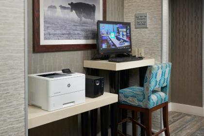 Hampton Inn Beaumont - image 3