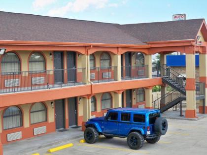 Scottish Inn and Suites Beaumont - image 4