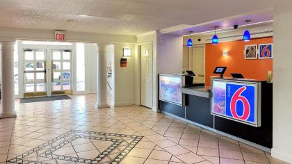 Motel 6-Beaumont TX - image 14