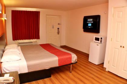 Motel 6-Beaumont TX - image 3