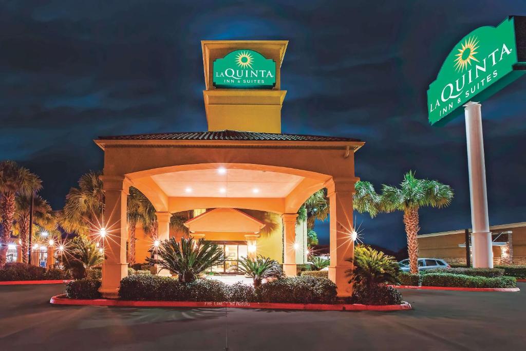 La Quinta by Wyndham Beaumont West - image 5