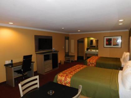 Regency Inn & Suites Beaumont - image 2