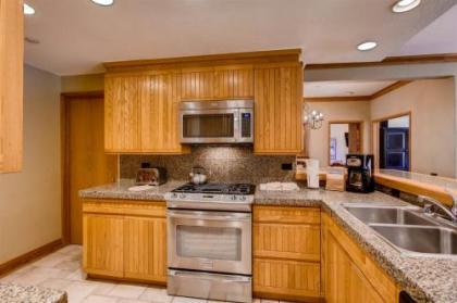 Beaver Creek 3 Bedroom Condo at the Charter Ski-in Ski-out Aveda Amenities included - image 4