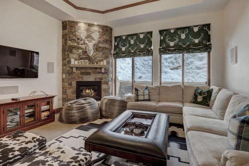 Plaza Level Luxury 3Br Retreat With A C-Beaver Creek Village Condo - image 3