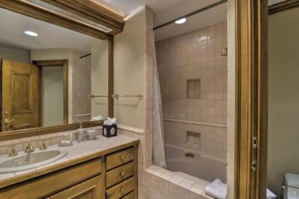 Luxe Greystone Escape with Hot Tub - Walk to Slopes! - image 3