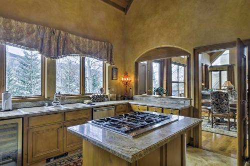 Luxe Greystone Escape with Hot Tub - Walk to Slopes! - image 4