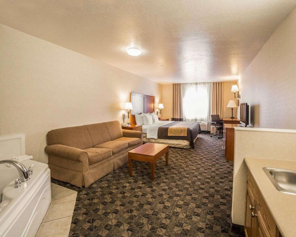 Comfort Inn & Suites Beaver - Interstate 15 North - image 2