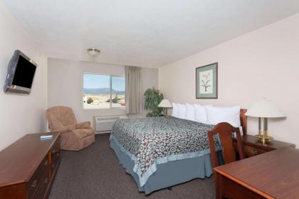 Days Inn by Wyndham Beaver - image 12