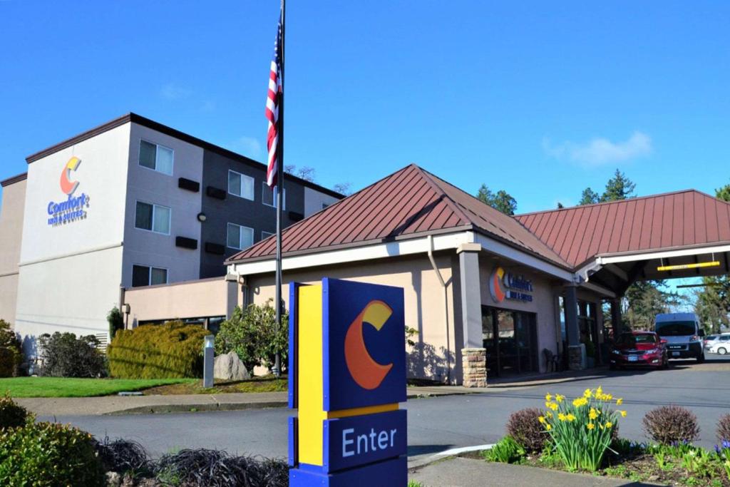 Comfort Inn & Suites Beaverton - Portland West - image 4