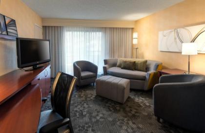 Courtyard by Marriott Portland Beaverton - image 4