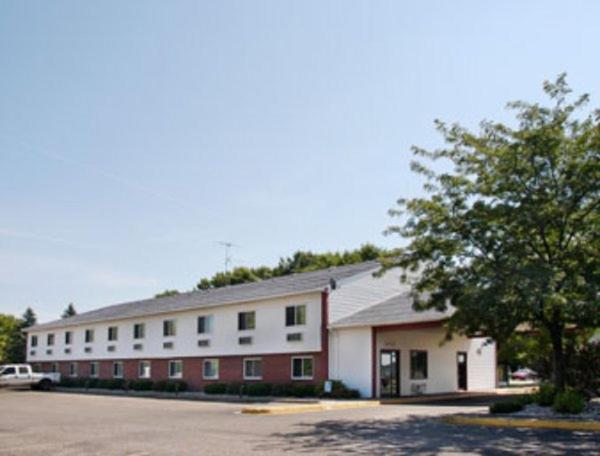 Becker inn & Suites - main image