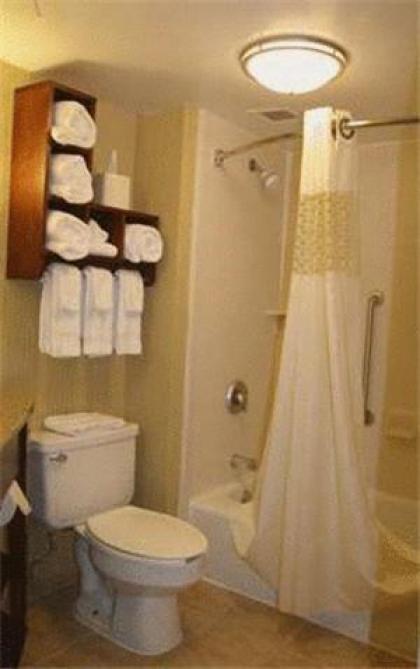 Hampton Inn Beckley - image 15