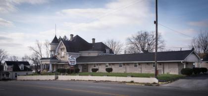 Rosemount Motel - image 6