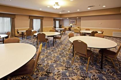 Holiday Inn Express Hotel & Suites Bedford an IHG Hotel - image 9