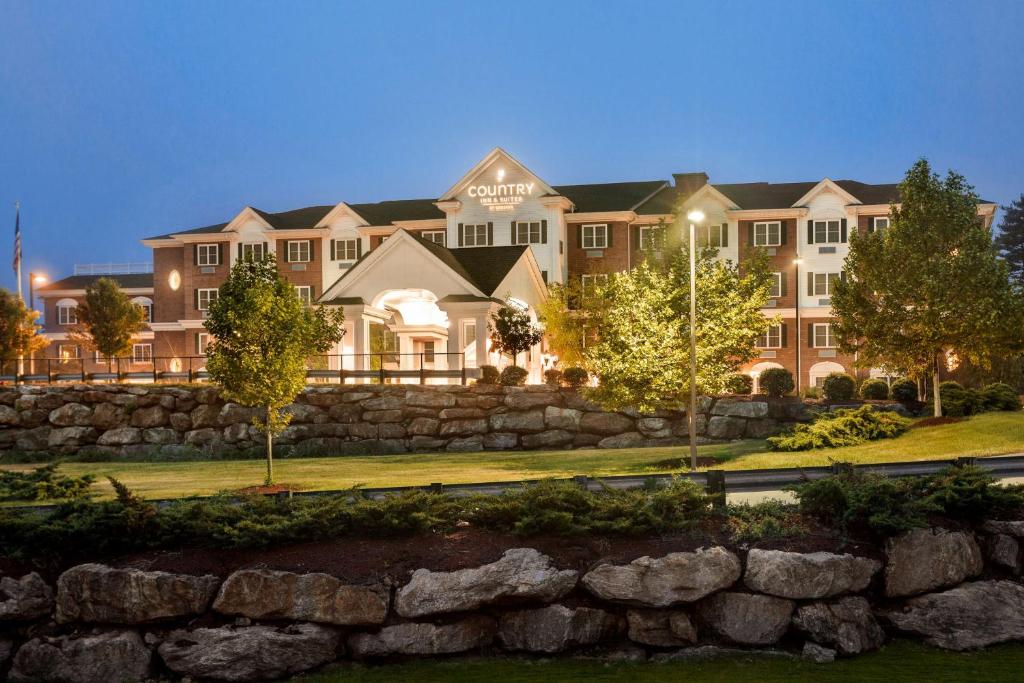 Country Inn & Suites by Radisson Manchester Airport NH - main image