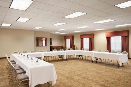 Country Inn & Suites by Radisson Manchester Airport NH - image 5